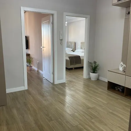 Star Apartment *